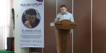 Dr Stephen Druce give talks at South Sulawesi universities