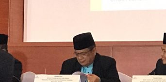 Dr. Haji Tassim presents a working paper at Majlis Ilmu 2019